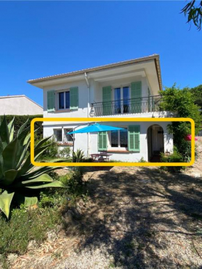Chez Madou, T1 en bas de villa et rez de jardin à 900m de la mer et des commerces